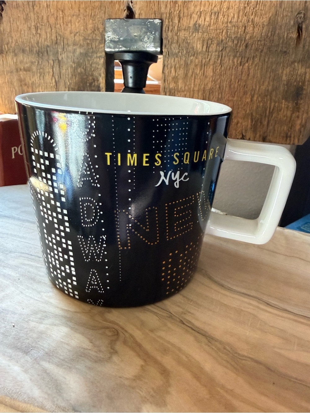 Starbucks 2014 Times Square NYC Mug 14 oz Black Gold New York Collectible